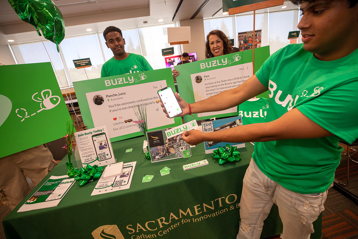 student entrepreneurs tabling