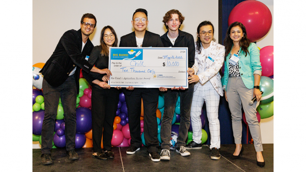 Student entrepreneurs with a huge winners check